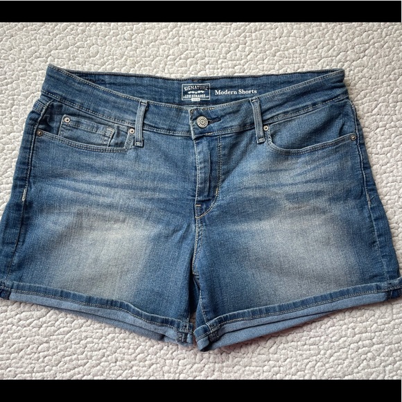 Levi Strauss Gold Signature Lightwash Blue Denim Modern Fit Jean Shorts - Picture 1 of 6